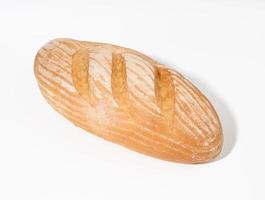 oblungo al forno pane fatto a partire dal bianca Grano Farina su un' bianca piatto foto