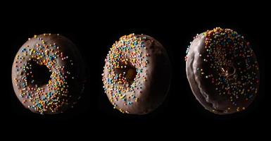 cioccolato ciambelle con multicolore spruzzatori levitare su un' nero sfondo foto