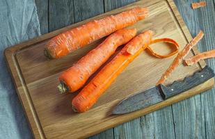 totale carote su un' cucina taglio tavola foto
