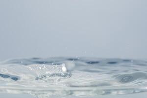 primo piano della superficie dell'acqua foto