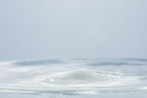 primo piano della superficie dell'acqua foto