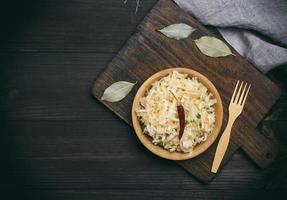 insalata a partire dal crauti, carote e verde cipolle foto