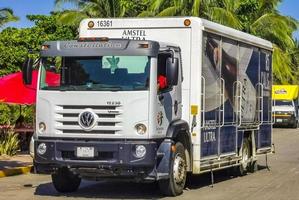 puerto escondido oaxaca Messico 2022 messicano camion carico trasportatore consegna macchine nel puerto escondido Messico. foto