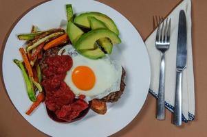 fatti in casa salutare dolce Patata hash con fritte uova foto