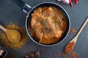 Massaman thai curry con spezie foto