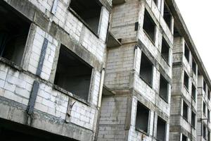 vecchio edificio in cemento sporco foto