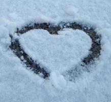 cuore nella neve foto