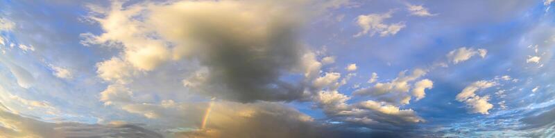 cielo e nuvole al tramonto foto