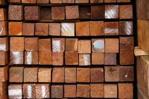 attraversare sezione di segato legname,selezione di appena segato legname Materiale fascio foto