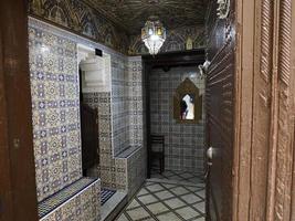 piccolo strada nel fez medina vecchio cittadina Marocco. foto