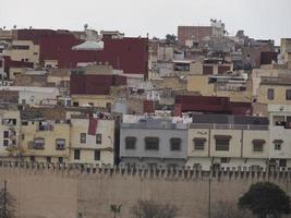 panoramico Visualizza di meknes, un' città nel Marocco quale era fondato nel il 11 ° secolo di il almoravidi foto