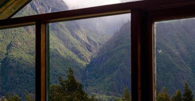 montagne, fiumi e foreste foto