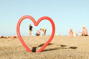 cuore forma su il spiaggia foto