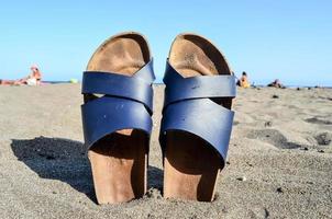 sandali su il spiaggia foto