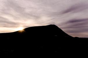montagna al tramonto foto