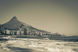 onde e montagne, punto mare, passeggiata città del capo sud africa. foto