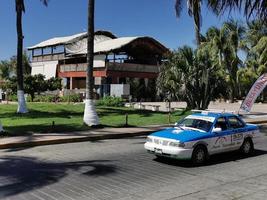 puerto escondido oaxaca Messico 2023 colorato turchese blu Taxi taxi auto nel puerto escondido Messico. foto