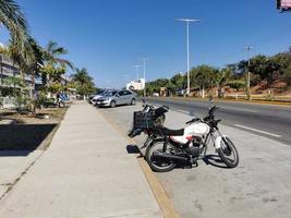 puerto escondido oaxaca Messico 2023 occupato strada strada guida macchine traffico marmellata puerto escondido Messico. foto