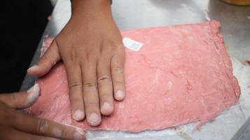 in lavorazione crudo Impasto per mestieri di mano foto