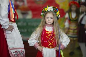 bielorussia, il città di Gomil, Maggio 21, 2021. figli di vacanza. ucraino o bielorusso poco ragazza nel nazionale costume. foto