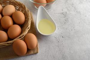 uova e olio per la cottura