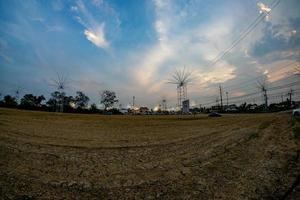 tramonto nel il blu cielo sfondo foto