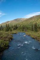 fiume in alaska vicino ai laghi dell'aquila foto