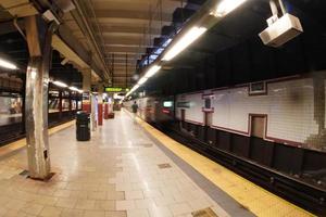 nuovo York città metropolitana in movimento treno a 33 st stazione, 2022 foto