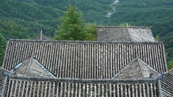 il vecchio tempio Visualizza con il antico Cinese edifici collocato su il superiore di il montagne foto