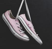 paio di tessile rosa scarpe da ginnastica foto