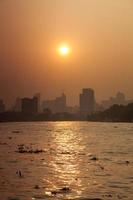 città di bangkok all'alba foto