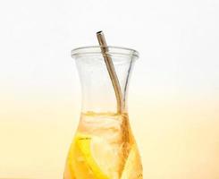 Limone e citronella ghiaccio bere, molto rinfrescante. foto