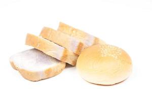 fette di pane isolati su sfondo bianco foto