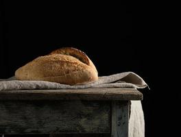 al forno bianca Grano Farina ovale CROCCANTE su un' di legno tavola foto