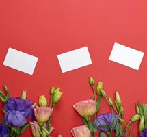 fresco fioritura fiori eustoma lisianthus e vuoto carta carta foto