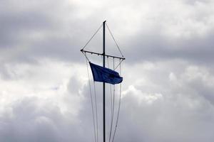 pioggia nuvole nel il cielo al di sopra di il mediterraneo mare nel settentrionale Israele. foto