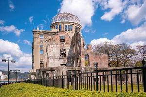 Hiroshima atomico bomba cupola e il ciliegia fiorire nel kobe foto