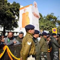 nuovo delhi, India - gennaio 16 2023 - primo ministro narendra modi tagliare su durante bjp strada mostrare, il statua di pm modi mentre frequentando un' grande elezione rally nel il capitale foto