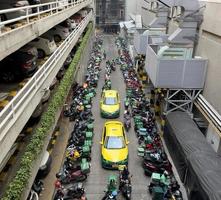 bangkok , Tailandia - ottobre 27 superiore Visualizza motocicletta per rilassare e aspettare per ottenere cibo a partire dal il ristorante a parcheggio centrale ladprao foto