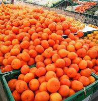 fresco arancia frutta per vendita nel il mercato foto