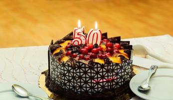 celebrare l'anniversario dei 50 anni di torta del ristorante foto