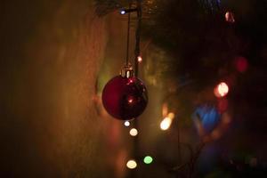Natale decorazioni su Natale albero. ghirlande di Casa. accogliente atmosfera. foto