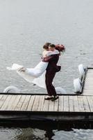 il primo incontro di il sposa e sposo foto