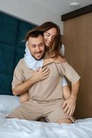 prima mattina sposa e sposo a casa foto