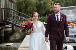 il primo incontro di il sposa e sposo foto