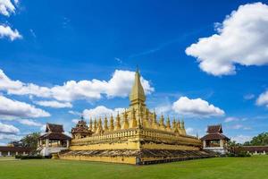 golden wat thap luang in vientiane, laos foto