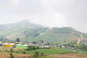villaggi e terreni agricoli in montagna foto