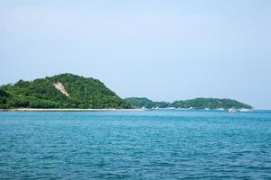 spiaggia di koh larn in thailandia