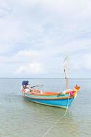 piccola barca da pesca in thailandia