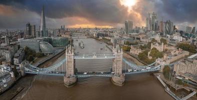 aereo Visualizza di il Torre ponte, centrale Londra, a partire dal il Sud banca di il Tamigi. foto